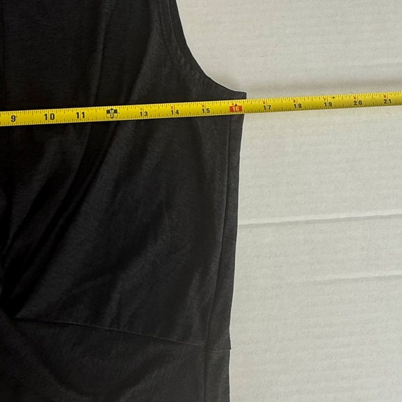 Beyond Yoga Featherweight Center Stage Cropped Tank - Picture 3 of 7